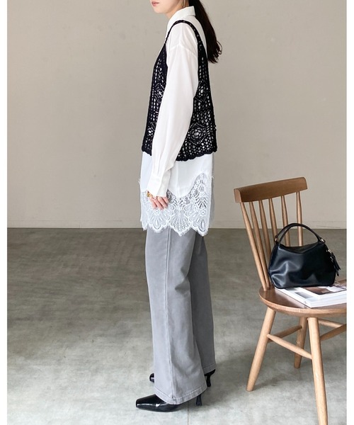 She's Closet(シーズクローゼット)の「深vネック かぎ編み ビスチェ クロシェベスト(ベスト・レディース・ブラック/アイボリー・FREE)」の9枚目の写真