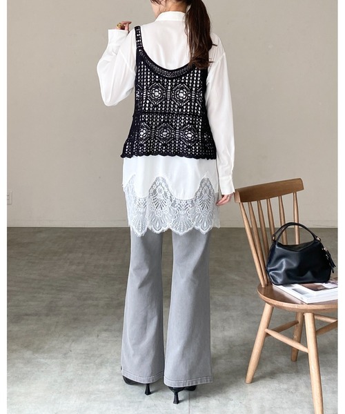 She's Closet(シーズクローゼット)の「深vネック かぎ編み ビスチェ クロシェベスト(ベスト・レディース・ブラック/アイボリー・FREE)」の10枚目の写真