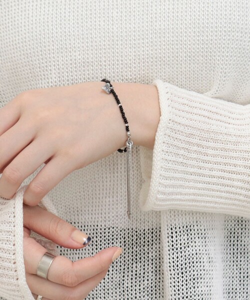 fredy emue（フレディエミュ）の「ビーズ×ハートトップブレス（ブレスレット・レディース・ライトブルー/ブラック/ライトグリーン/ピンク・FREE）」の2枚目の写真