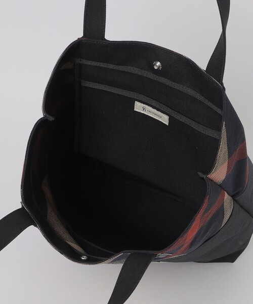 CB CRESTBRIDGE(シービークレストブリッジ)の「パーシャルチェックトート(トートバッグ・レディース・ライトベージュ/ブルー系その他7・FREE)」の6枚目の写真