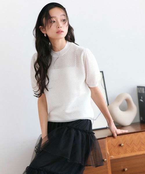 RUIRUE BOUTIQUE(ルイルエブティック)の「洗える/ストレッチ | クロシェ風 パフ ニット | トップス・ニットトップス・サマーニット・シアートップス・かぎ針編み風ニット・メッシュトップス・プルオーバー・Tシャツ(ニット/セーター・レディース・ブラック/ネイビー/ライトベージュ/ホワイト/ブルー・L/M)」の1枚目の写真