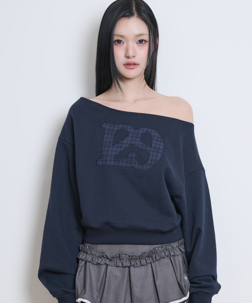 ILLIGO（イリゴ）の「129 ロゴパッチボートネックスウェット ネイビー（スウェット・レディース・その他・SMALL/MEDIUM）」の3枚目の写真