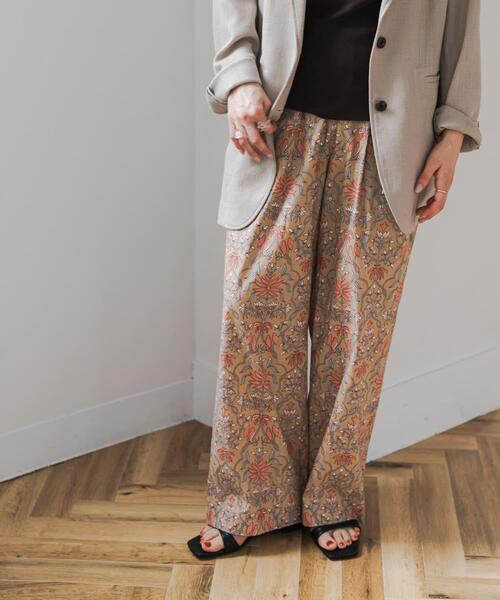 URBAN RESEARCH DOORS(アーバンリサーチドアーズ)の「アソートプリントイージーパンツ(その他パンツ・レディース・ベージュ/グリーン/ナチュラル・FREE)」の1枚目の写真