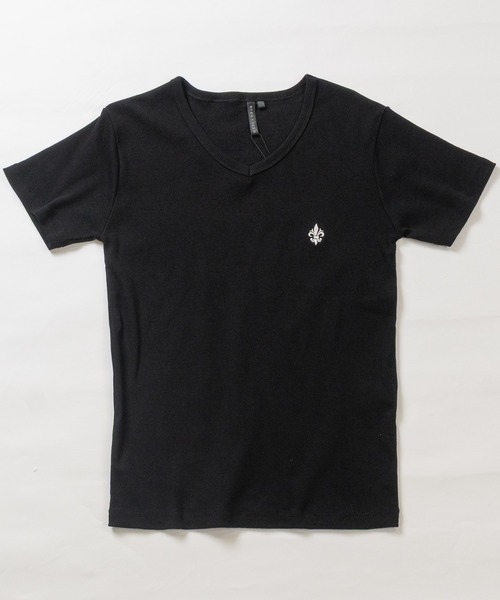 JOHN'S CLOSET(ジョンズクローゼット)の「【13】ワンポイントクロス ジャストフィットVネックTシャツ(Tシャツ/カットソー・メンズ・ホワイト/ブラック・SMALL/LARGE/MEDIUM)」の1枚目の写真