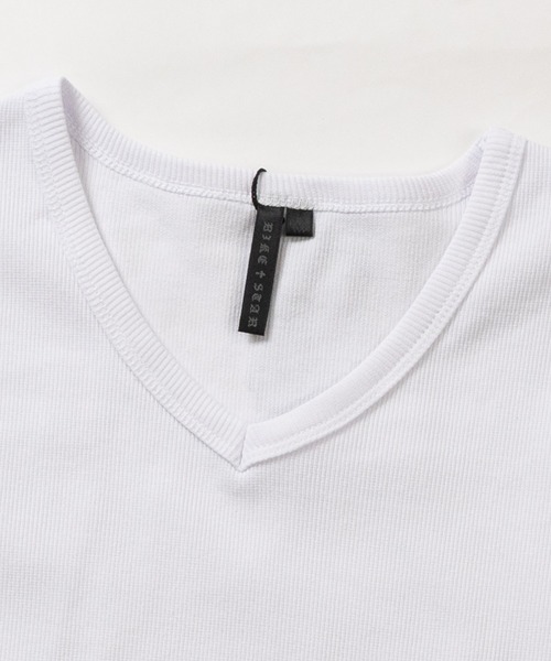 JOHN'S CLOSET(ジョンズクローゼット)の「【13】ワンポイントクロス ジャストフィットVネックTシャツ(Tシャツ/カットソー・メンズ・ホワイト/ブラック・SMALL/LARGE/MEDIUM)」の3枚目の写真