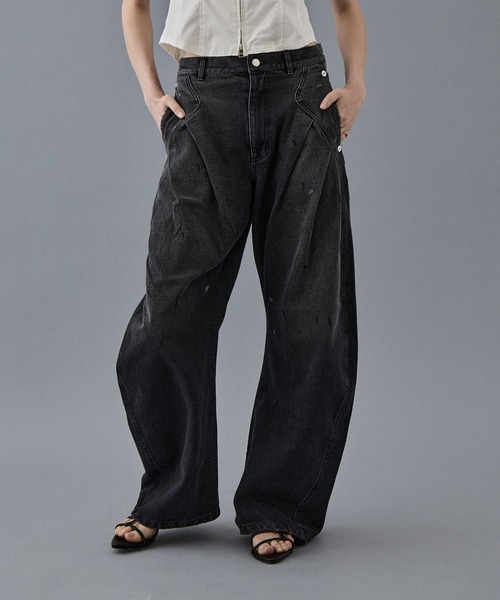 CONZ(コンズ)の「dark wash curved denim(デニムパンツ・レディース・ブラック/インディゴブルー・3/2/1)」の1枚目の写真