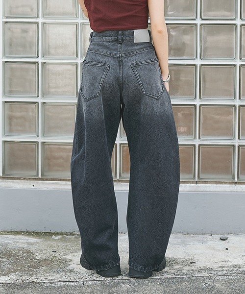 CONZ(コンズ)の「dark wash curved denim(デニムパンツ・レディース・ブラック/インディゴブルー・3/2/1)」の4枚目の写真
