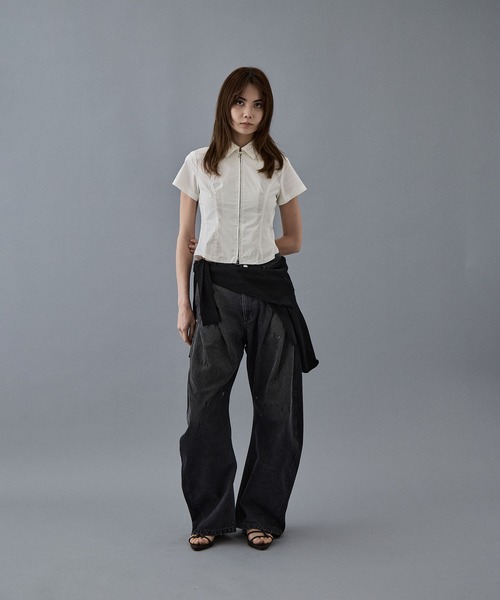 CONZ(コンズ)の「dark wash curved denim(デニムパンツ・レディース・ブラック/インディゴブルー・3/2/1)」の12枚目の写真