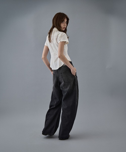 CONZ(コンズ)の「dark wash curved denim(デニムパンツ・レディース・ブラック/インディゴブルー・3/2/1)」の14枚目の写真