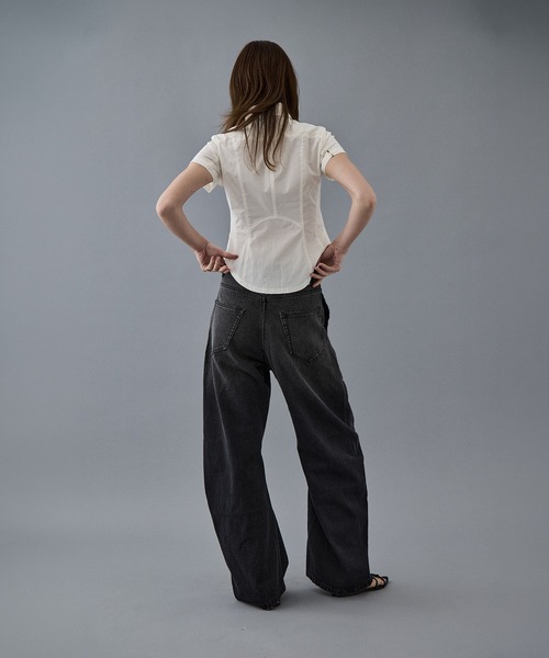 CONZ(コンズ)の「dark wash curved denim(デニムパンツ・レディース・ブラック/インディゴブルー・3/2/1)」の15枚目の写真