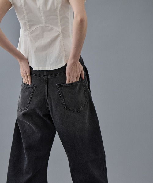 CONZ(コンズ)の「dark wash curved denim(デニムパンツ・レディース・ブラック/インディゴブルー・3/2/1)」の16枚目の写真