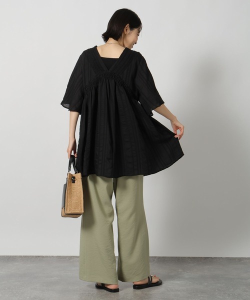 LAKOLE（ラコレ）の「2WAYシャーリングチュニック / 667924（その他トップス・レディース・ブルー/ホワイト/ブラック・FREE）」の10枚目の写真