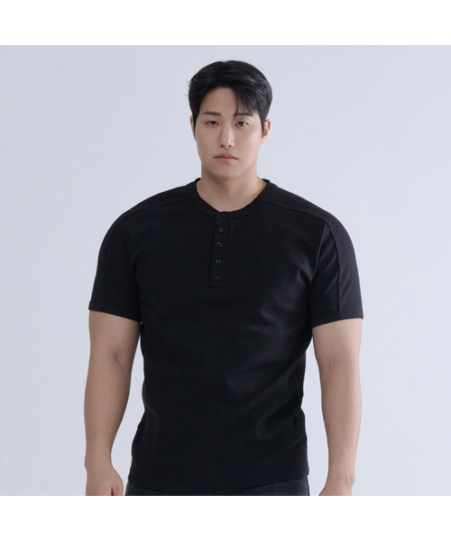 NINEZ(ナインゼット)の「コットンスパン切り替えヘンリーネックマッスルフィットTシャツ(2カラー)(Tシャツ/カットソー・メンズ・ブラック/チャコール・2XL/MEDIUM/LARGE/X-LARGE)」の1枚目の写真