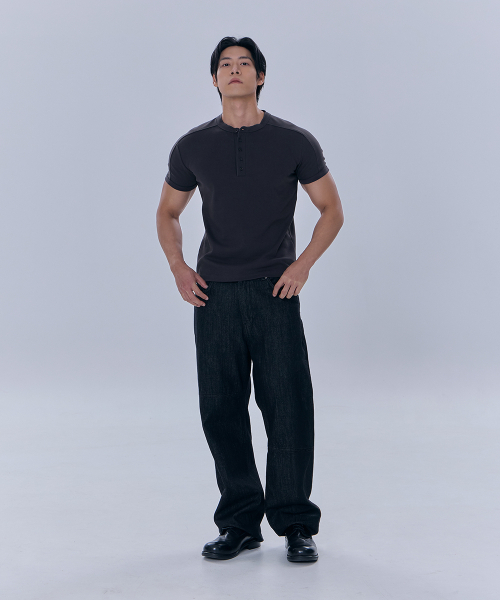 NINEZ(ナインゼット)の「コットンスパン切り替えヘンリーネックマッスルフィットTシャツ(2カラー)(Tシャツ/カットソー・メンズ・ブラック/チャコール・2XL/MEDIUM/LARGE/X-LARGE)」の6枚目の写真