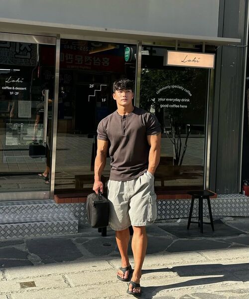 NINEZ(ナインゼット)の「コットンスパン切り替えヘンリーネックマッスルフィットTシャツ(2カラー)(Tシャツ/カットソー・メンズ・ブラック/チャコール・2XL/MEDIUM/LARGE/X-LARGE)」の12枚目の写真