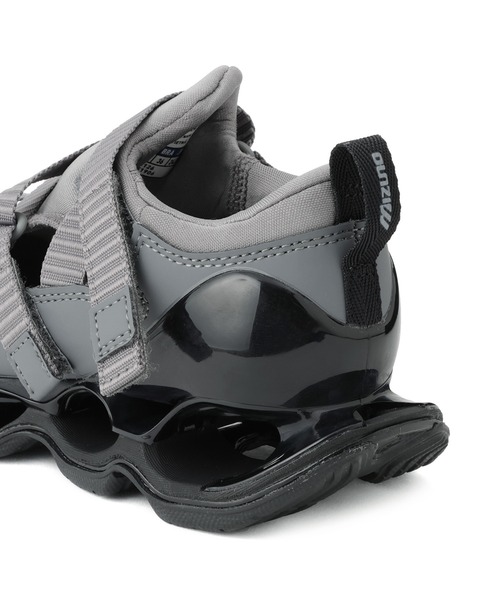MIZUNO(ミズノ )の「【MIZUNO(ミズノ)】WAVE PROPHECY STRAP(スニーカー・レディース・ホワイト/ブラック/グレー・25/23/24)」の9枚目の写真