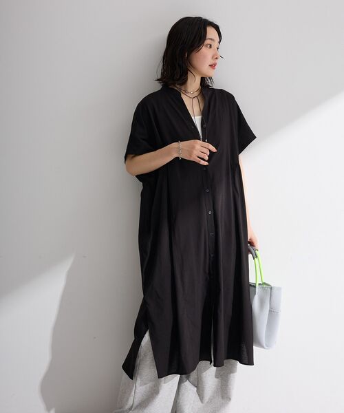 Green Parks(グリーンパークス)の「半袖シアースキッパーシャツワンピース(シャツワンピース・レディース・ブラック/ブラウン/オフホワイト/ブルー・FREE)」の1枚目の写真