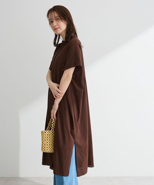 Green Parks(グリーンパークス)の「半袖シアースキッパーシャツワンピース(シャツワンピース・レディース・ブラック/ブラウン/オフホワイト/ブルー・FREE)」の11枚目の写真