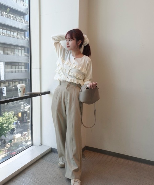 ZOZOMARKET by ねっしー.（ゾゾマーケットバイネッシー）の「【インフルエンサー ねっしー.セレクト】ティアードフリルニットカーデ＆2WAYビスチェアンサンブル（カーディガン/ボレロ・レディース・アイボリー/ブラック・FREE）」の8枚目の写真