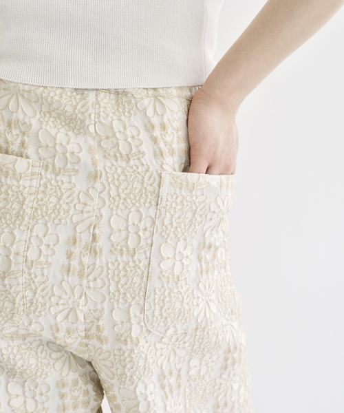 IENA LA BOUCLE(イエナラブークル)の「IENA LA BOUCLE フラワーJQストリングパンツ(その他パンツ・レディース・ベージュ・38/36)」の4枚目の写真