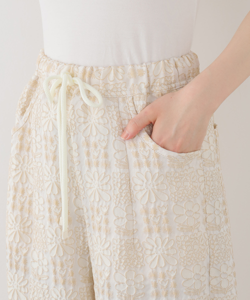 IENA LA BOUCLE(イエナラブークル)の「IENA LA BOUCLE フラワーJQストリングパンツ(その他パンツ・レディース・ベージュ・38/36)」の12枚目の写真