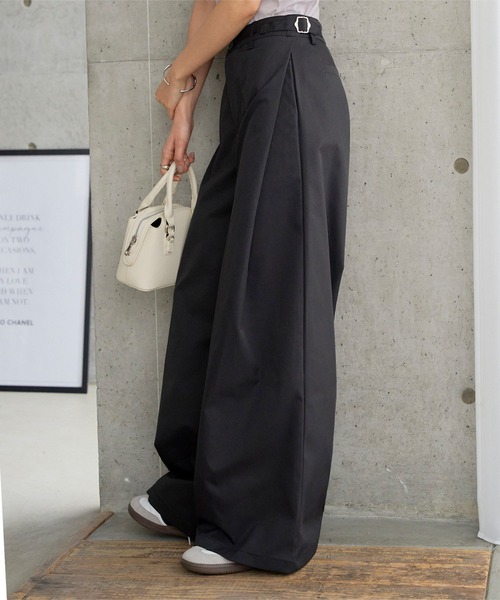 KOBE LETTUCE(コウベレタス)の「サイドベルトタックカーブパンツ(その他パンツ・レディース・ブラック/ベージュ系・M)」の5枚目の写真