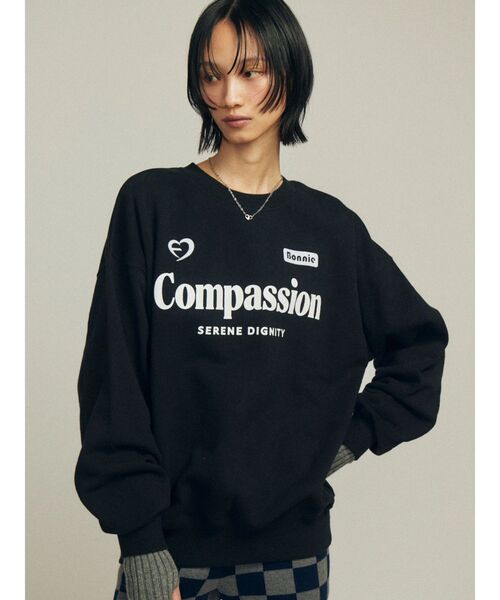 EMODA（エモダ）の「ロゴオーバースウェット（スウェット・レディース・アイボリー/ブラック/グレー/ブルー・FREE）」の2枚目の写真
