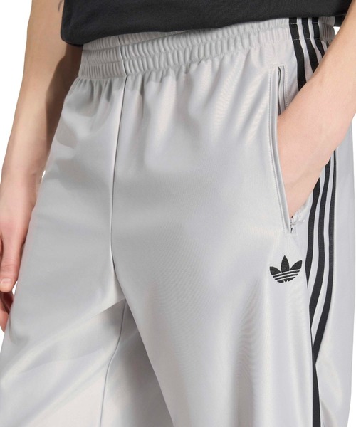 adidas（アディダス）の「adidas FIREBIRD METALLIC TRACK PANTS / アディダス ファイヤーバード メタリック トラックパンツ（その他パンツ・メンズ・グレー・S/M/L/XL/XXL）」の2枚目の写真