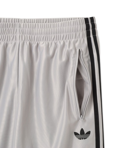 adidas（アディダス）の「adidas FIREBIRD METALLIC TRACK PANTS / アディダス ファイヤーバード メタリック トラックパンツ（その他パンツ・メンズ・グレー・S/M/L/XL/XXL）」の3枚目の写真