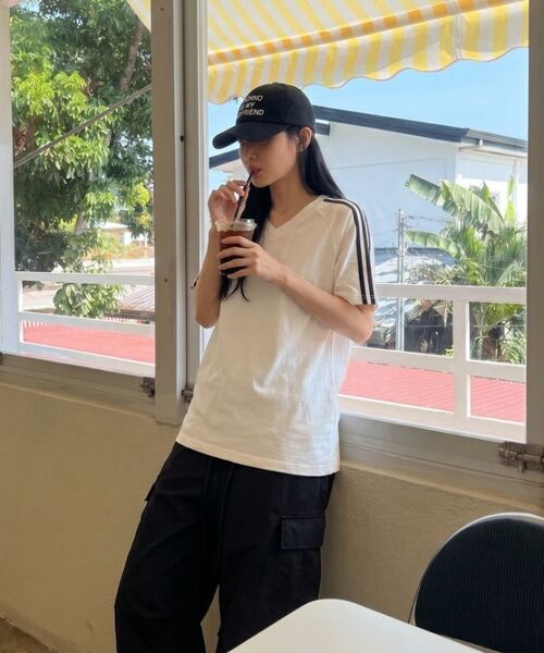 BASIC LABEL（ベーシックラベル）の「Zachary Track V-neck Short-sleeved T-shirt 4 Color [BLSV_1501]（Tシャツ/カットソー・レディース・ネイビー/ブラック/ピンク/アイボリー・SMALL/MEDIUM/LARGE/X-LARGE）」の6枚目の写真