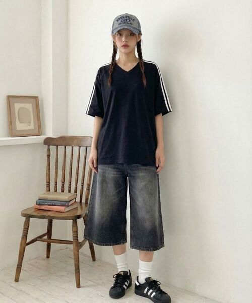 BASIC LABEL（ベーシックラベル）の「Zachary Track V-neck Short-sleeved T-shirt 4 Color [BLSV_1501]（Tシャツ/カットソー・レディース・ネイビー/ブラック/ピンク/アイボリー・SMALL/MEDIUM/LARGE/X-LARGE）」の5枚目の写真