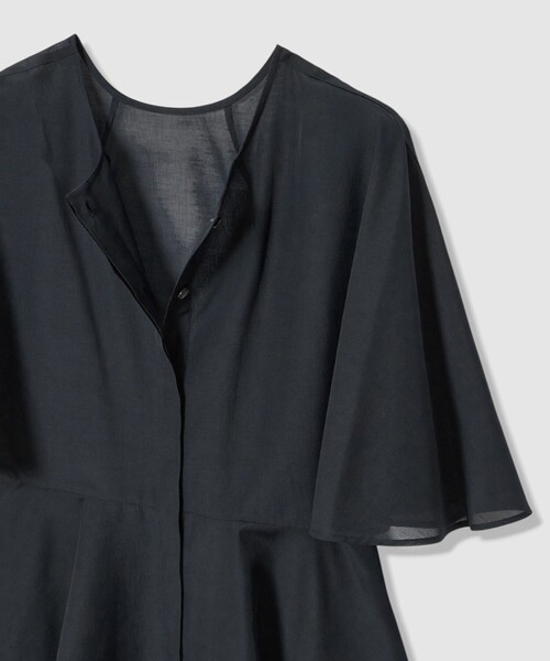 allureville(アルアバイル)の「リネンライクペプラムブラウス(シャツ/ブラウス・レディース・ブラック/ホワイト・2)」の6枚目の写真