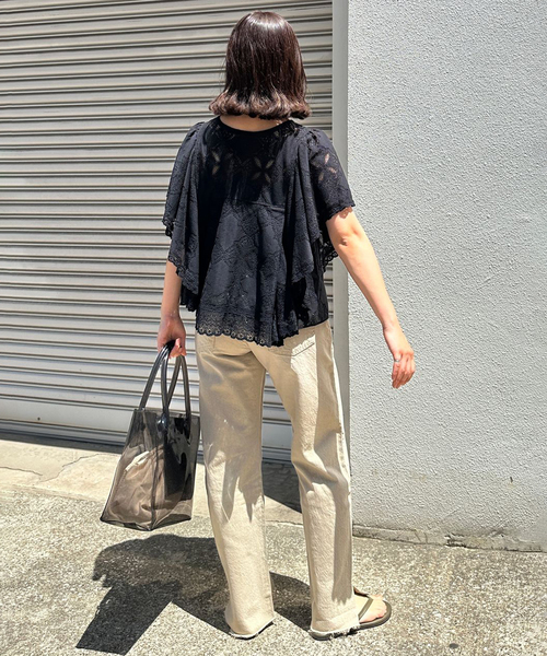SLOBE IENA(スローブイエナ)の「《追加2》レースフリルVネックブラウス(シャツ/ブラウス・レディース・ブラック/アイボリー/ブラウン・FREE)」の5枚目の写真