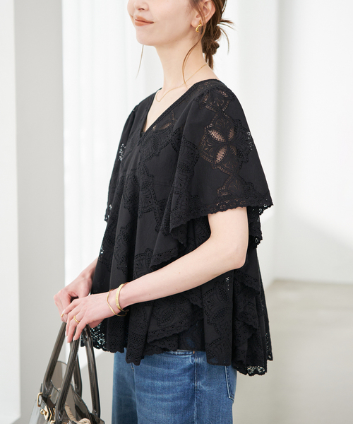SLOBE IENA(スローブイエナ)の「《追加2》レースフリルVネックブラウス(シャツ/ブラウス・レディース・ブラック/アイボリー/ブラウン・FREE)」の8枚目の写真