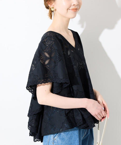 SLOBE IENA(スローブイエナ)の「《追加2》レースフリルVネックブラウス(シャツ/ブラウス・レディース・ブラック/アイボリー/ブラウン・FREE)」の9枚目の写真