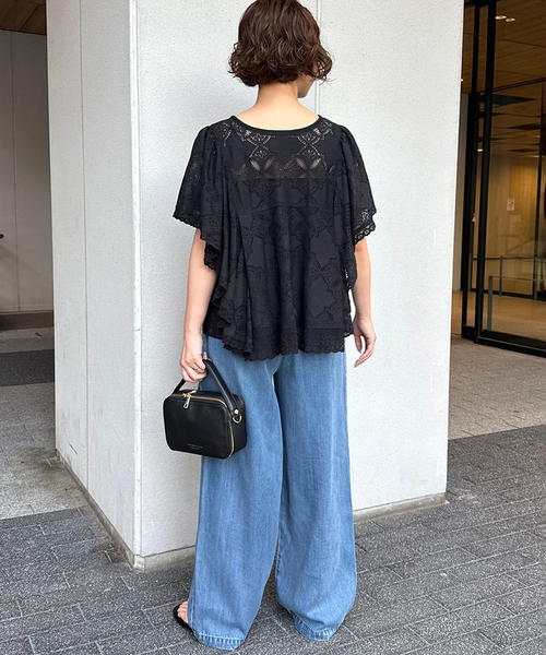 SLOBE IENA(スローブイエナ)の「《追加2》レースフリルVネックブラウス(シャツ/ブラウス・レディース・ブラック/アイボリー/ブラウン・FREE)」の11枚目の写真