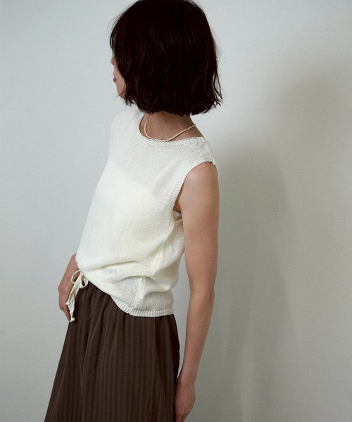 gossara(ゴサラ)の「【大人可愛いを叶える】ボートネックノースリニット(ニット/セーター・レディース・ホワイト/ブラック/ベージュ・FREE)」の11枚目の写真