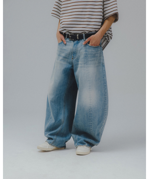 ANGLAN(アングラン)の「Panelled Barrel Denim Pants - Washed Blue(デニムパンツ・メンズ・その他・1/2)」の4枚目の写真