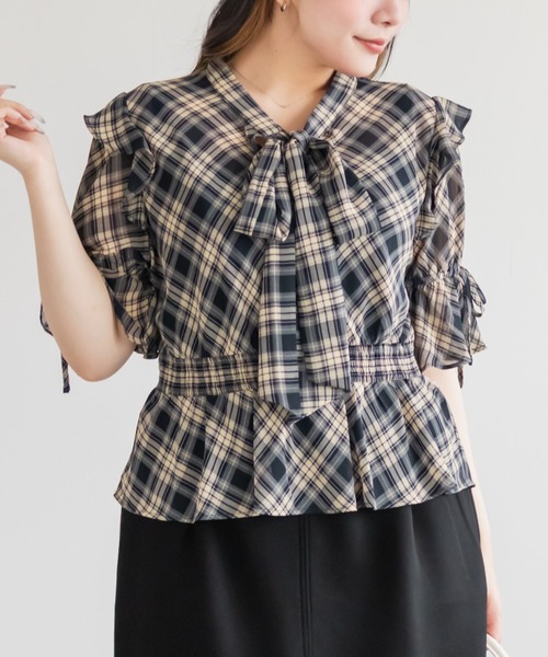 CLETTE(クレット)の「チェック柄リボンボウタイペプラムブラウス(シャツ/ブラウス・レディース・ネイビー/ブラック・LL/4L/3L)」の2枚目の写真
