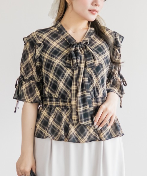 CLETTE(クレット)の「チェック柄リボンボウタイペプラムブラウス(シャツ/ブラウス・レディース・ネイビー/ブラック・LL/4L/3L)」の1枚目の写真