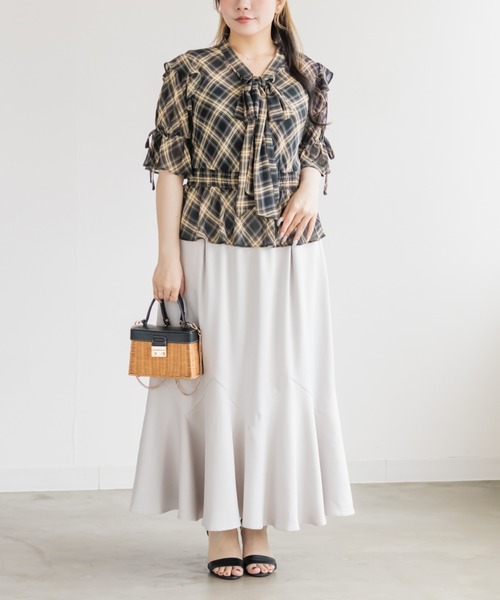 CLETTE(クレット)の「チェック柄リボンボウタイペプラムブラウス(シャツ/ブラウス・レディース・ネイビー/ブラック・LL/4L/3L)」の5枚目の写真