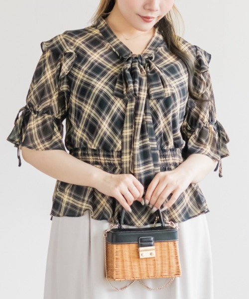 CLETTE(クレット)の「チェック柄リボンボウタイペプラムブラウス(シャツ/ブラウス・レディース・ネイビー/ブラック・LL/4L/3L)」の4枚目の写真