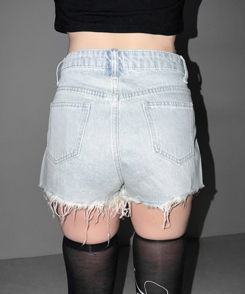 me+em select（ミームセレクト）の「【 ２color ／ ３size 】ラインストーンクラッシュダメージデニムショートパンツ／Rhinestone crash damage denim short pants（デニムパンツ・レディース・ブラック/ブルー・LARGE/MEDIUM/SMALL）」の10枚目の写真