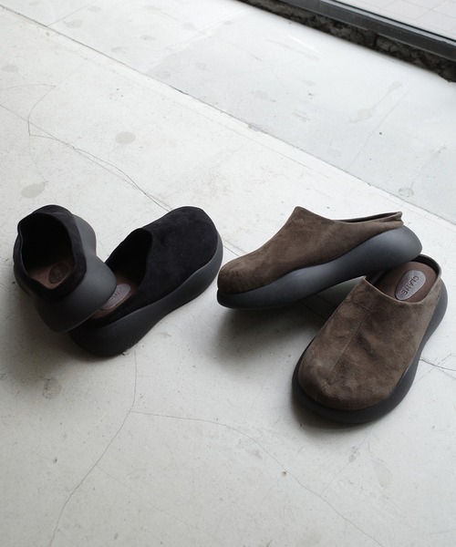 CLANE(クラネ)の「SUEDE PUFF SLIPONS(スリッポン・レディース・ブラウン/ブラック・S/M)」の1枚目の写真