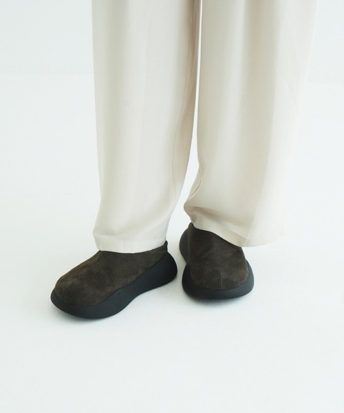 CLANE(クラネ)の「SUEDE PUFF SLIPONS(スリッポン・レディース・ブラウン/ブラック・S/M)」の6枚目の写真