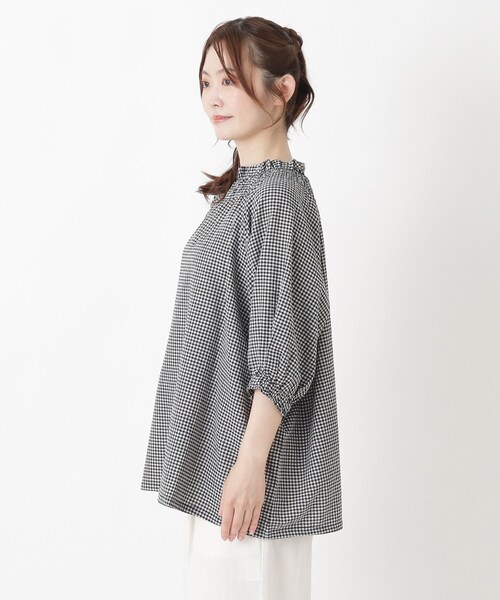 one'sterrace(ワンズテラス)の「シャーリング 半袖ブラウス(シャツ/ブラウス・レディース・その他/サックスブルー系8/ブラック系8・02)」の5枚目の写真