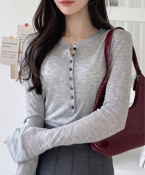 Ada.(エイダ)の「ヘンリーネック ベーシック ロングスリーブ カットソー(Tシャツ/カットソー・レディース・ホワイト/ブラック/ブラウン/杢グレー・FREE)」の3枚目の写真