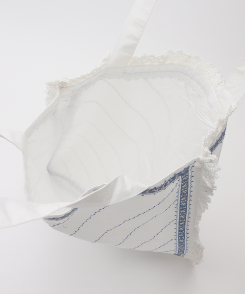 crinkle crinkle crinkle（クリンクルクリンクルクリンクル）の「《追加》crinkle crinkle crinkle SLOBE別注 handkerchief tote（トートバッグ・レディース・ホワイト・FREE）」の6枚目の写真