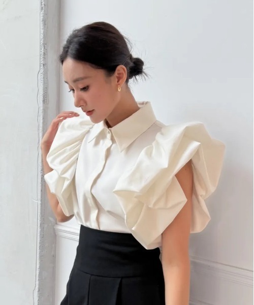 BIRTHDAY BASH(バースデイバッシュ)の「WHIP SLEEVE SHIRT TOPS(Tシャツ/カットソー・レディース・ブラック/ホワイト/ベージュ・FREE)」の1枚目の写真