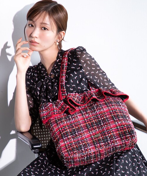 TOCCA(トッカ)の「COLOR OF WAVES BAG バッグ(トートバッグ・レディース・ブラック系/ブラック系5/ライトグレー系/ライトグレー系1/レッド系/ネイビー系・F)」の6枚目の写真
